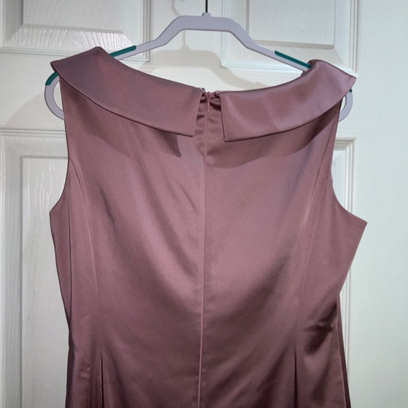 Tahari Arthur S. Levine pink satin Portrait Collar Sheath dress Sz 14 sleeveless - Picture 8 of 9